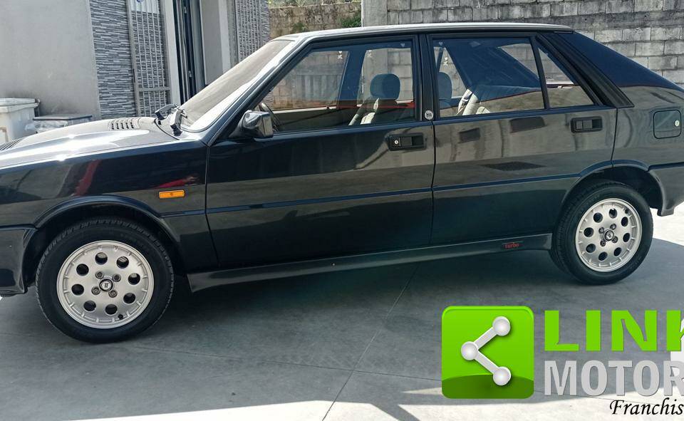 Immagine 5/10 di Lancia Delta 1.6 HF Turbo (1991)