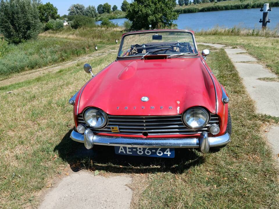 Image 3/7 of Triumph TR 4A (1968)