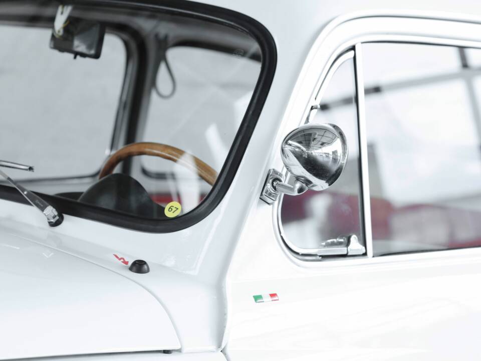 Image 44/47 of Abarth Fiat 850 TC (1965)