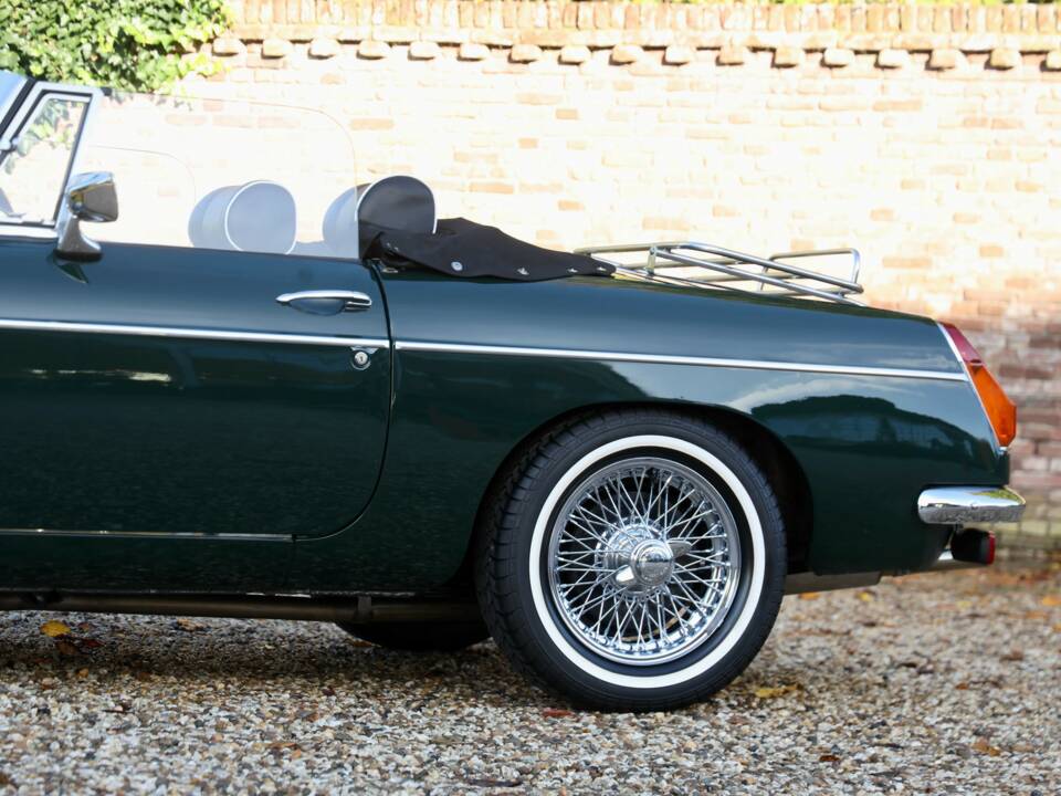 Image 27/50 of MG MGB (1974)