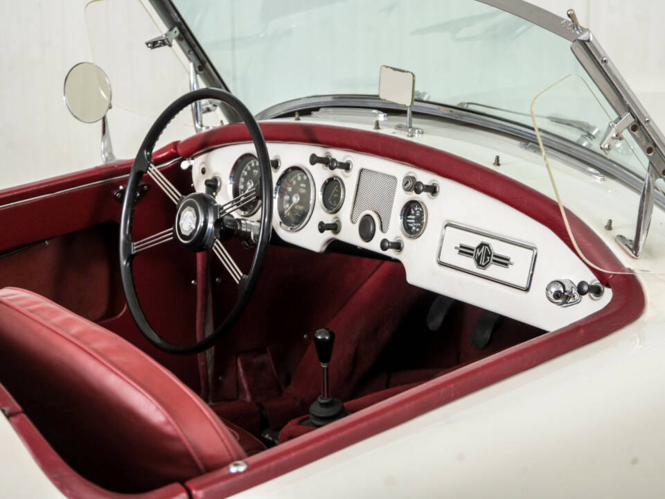 Image 32/50 of MG MGA 1500 (1957)