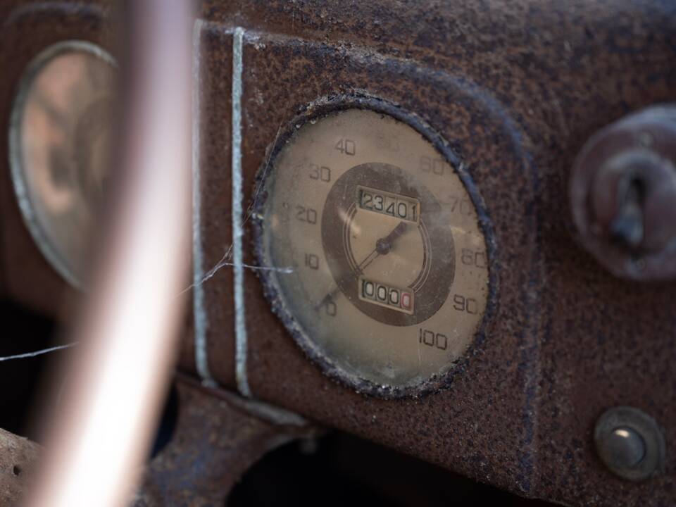 Image 58/134 of Ford V8 (1937)