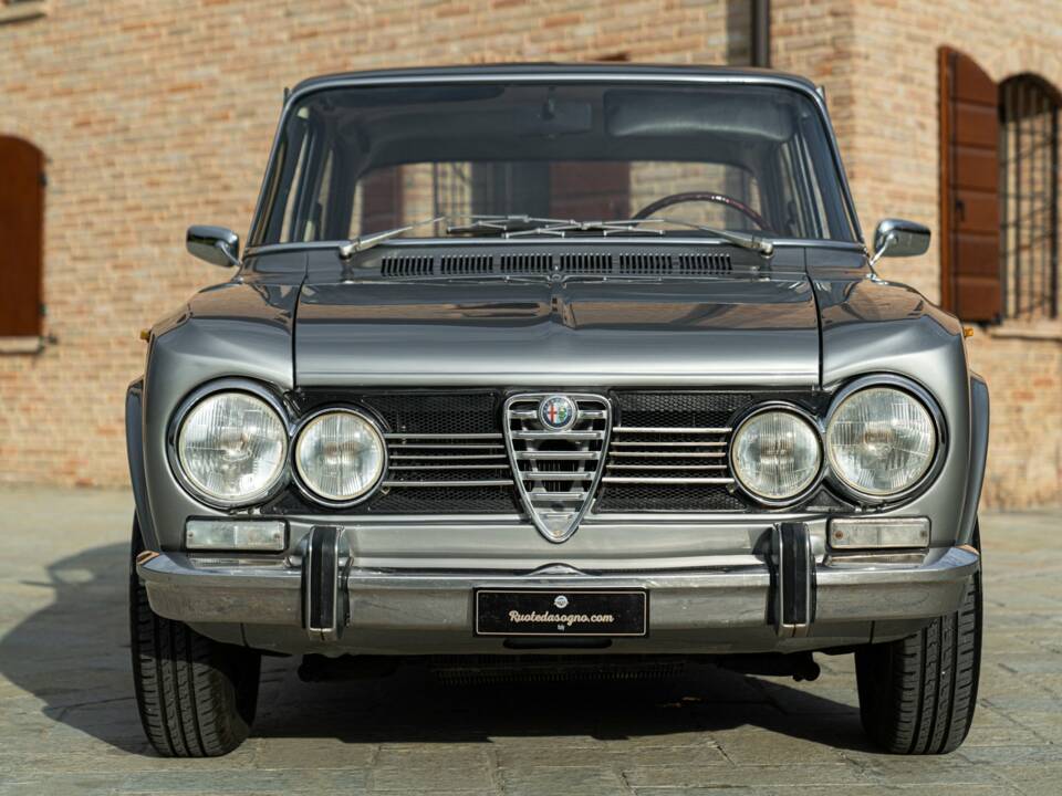 Image 3/50 of Alfa Romeo Giulia Super 1.3 (1972)