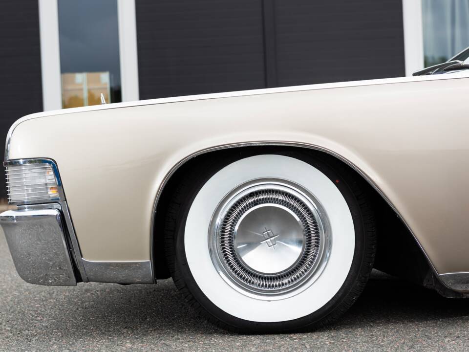 Bild 58/100 von Lincoln Continental Convertible (1965)