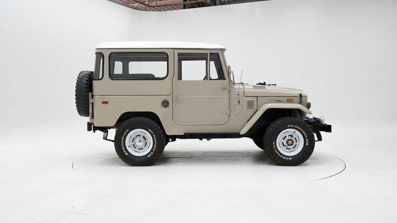 Image 6/15 of Toyota Land Cruiser FJ 40 (1972)