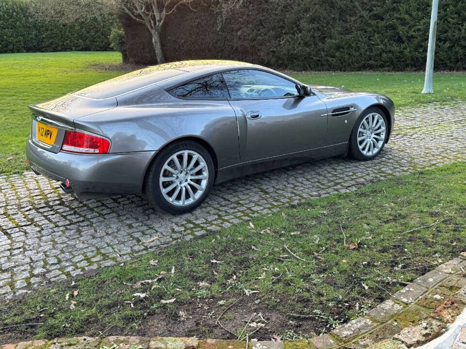 Image 13/29 of Aston Martin V12 Vanquish (2002)