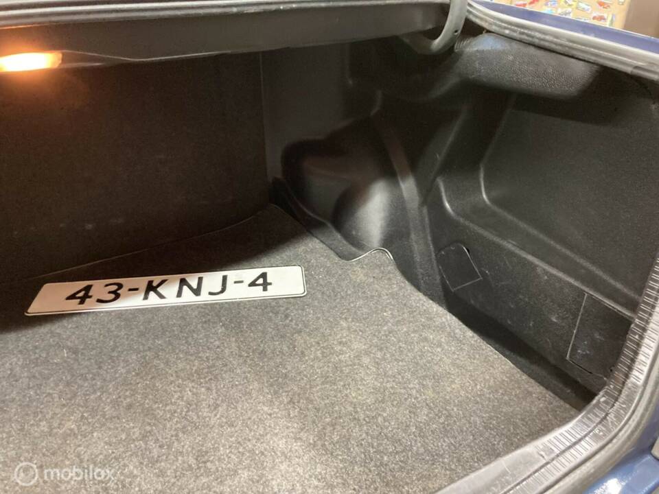 Bild 50/50 von Mercedes-Benz 300 E (1986)