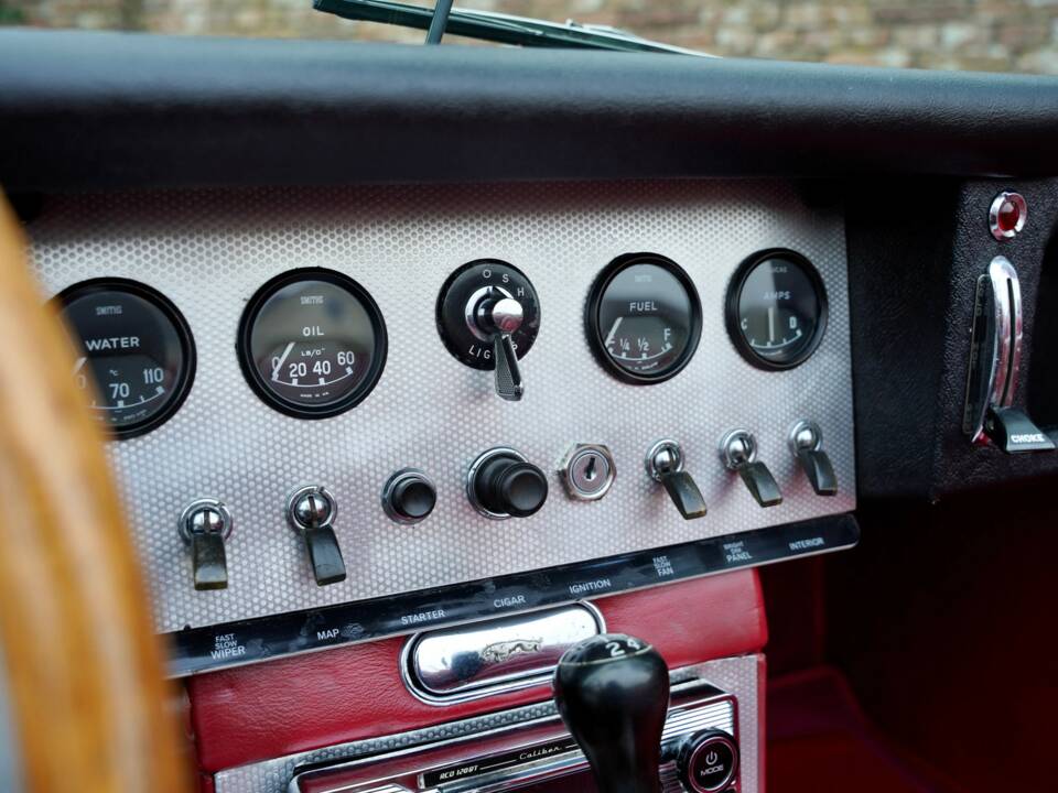Immagine 46/50 di Jaguar E-Type 3.8 (1961)