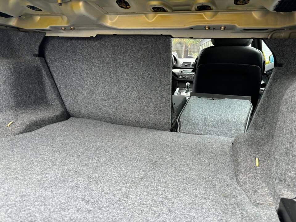 Image 28/30 of BMW M3 (2004)