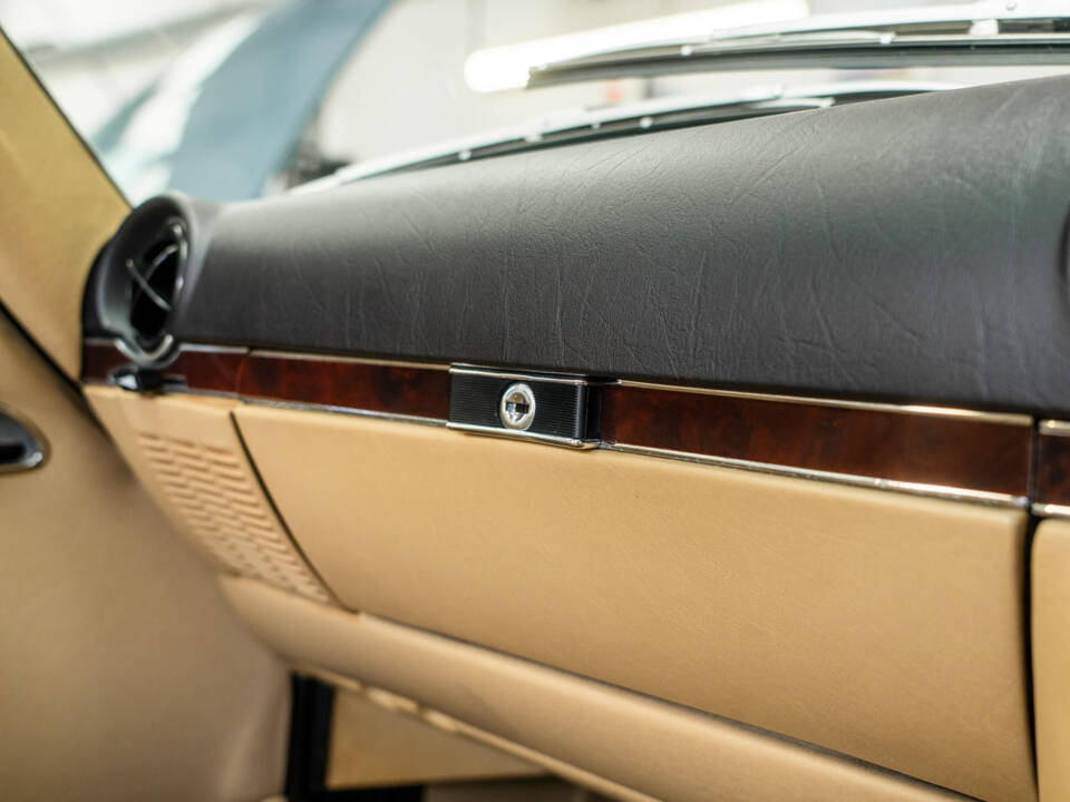 Image 30/59 of Mercedes-Benz 300 SL (1989)