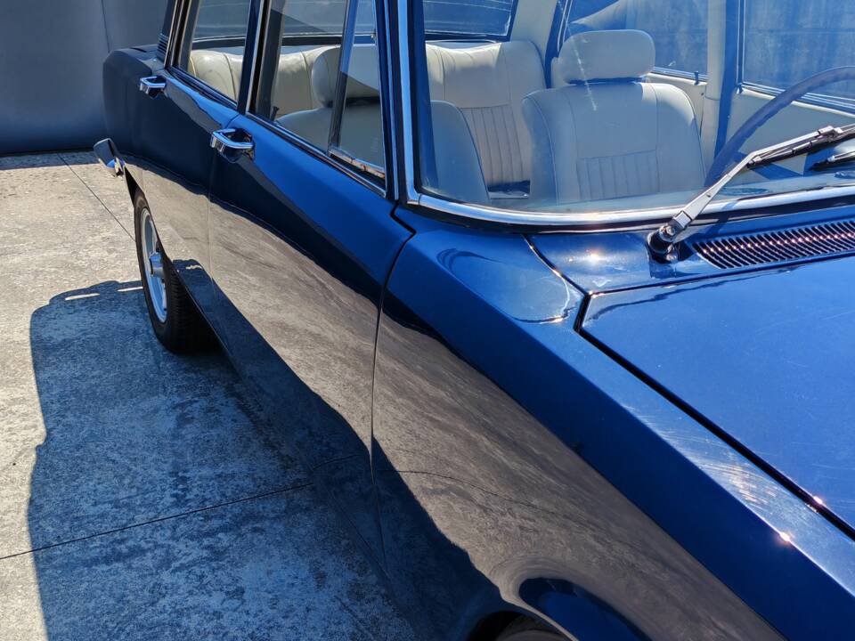 Image 14/50 of Alfa Romeo 2000 Berlina (1972)