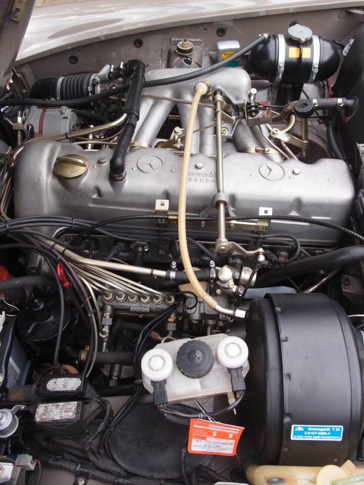 Bild 18/41 von Mercedes-Benz 280 SL (1971)