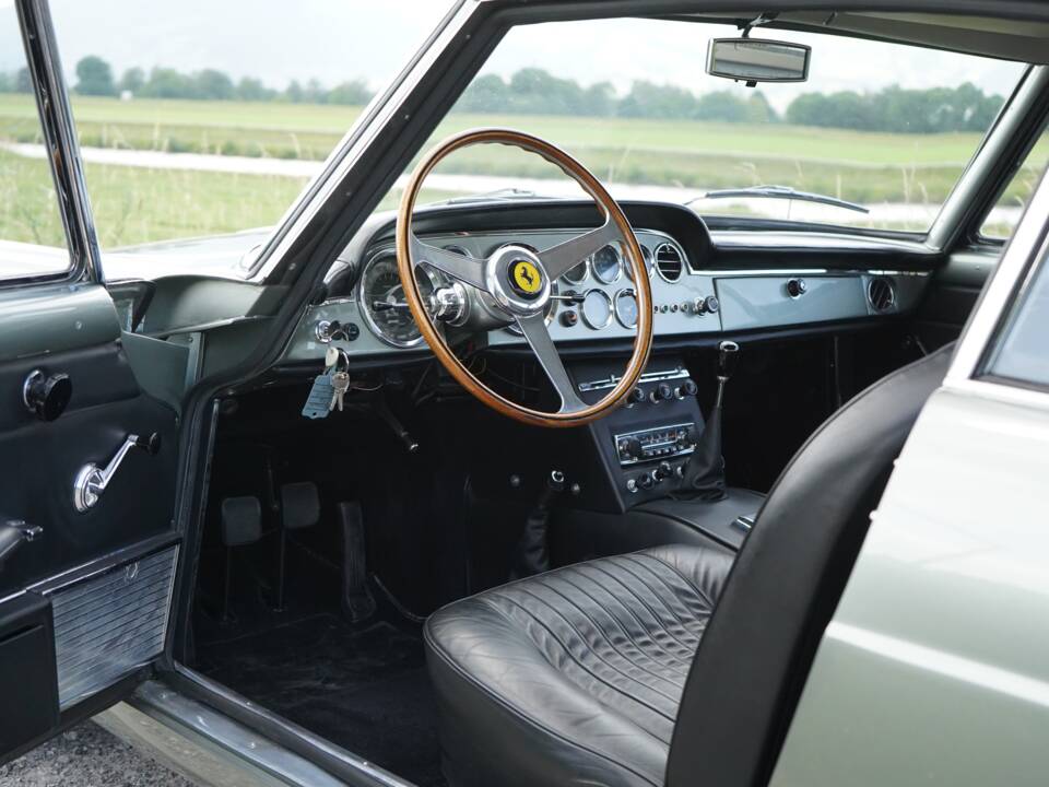Afbeelding 58/72 van Ferrari 250 GTE (1962)
