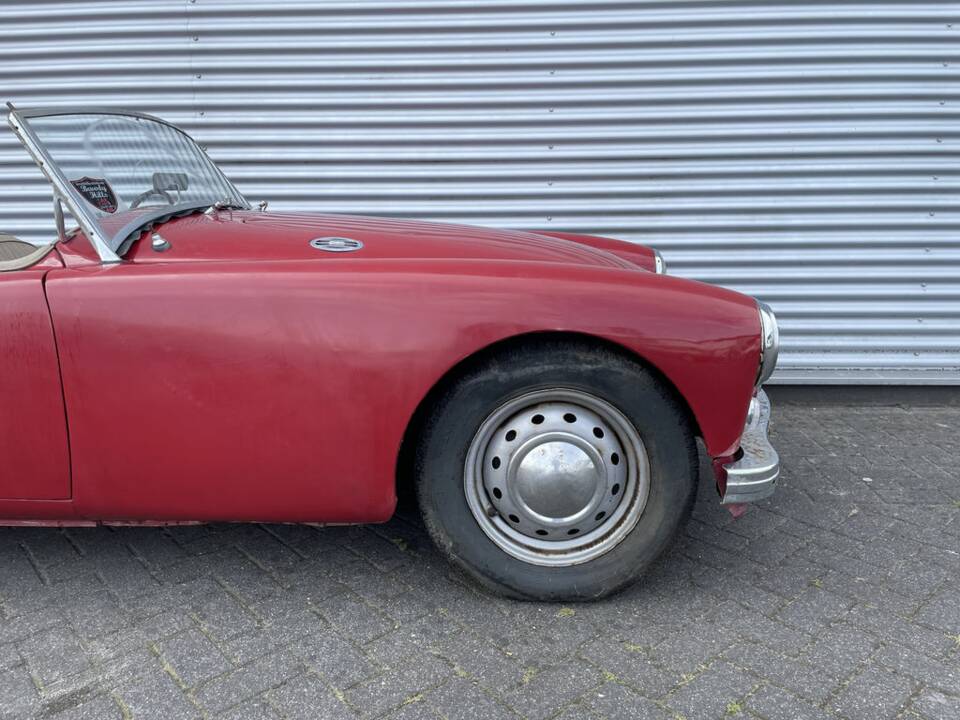Image 4/8 of MG MGA 1600 (1961)