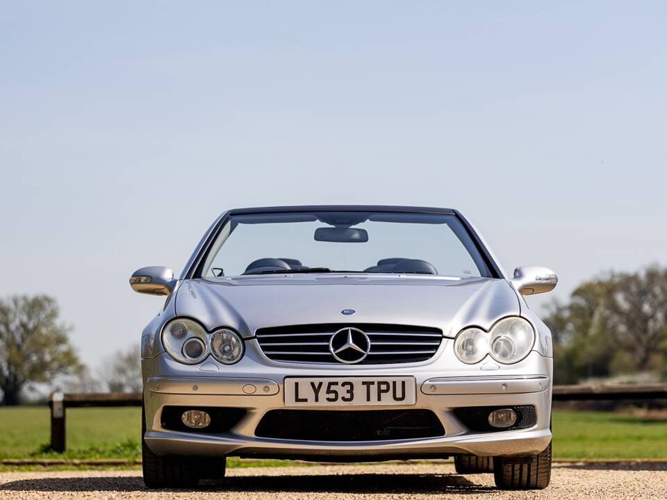 Image 8/50 of Mercedes-Benz CLK 55 AMG (2003)