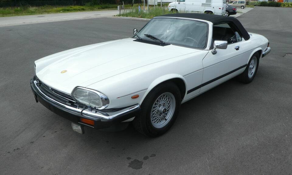 Image 4/8 of Jaguar XJS 5.3 V12 (1989)