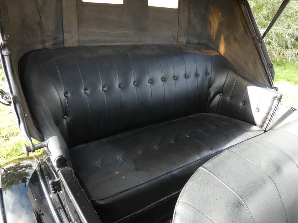 Image 13/41 of Ford Model T Touring (1925)