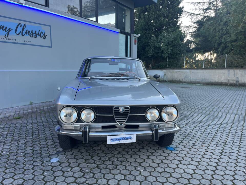 Image 8/18 of Alfa Romeo 1750 GT Veloce (1971)