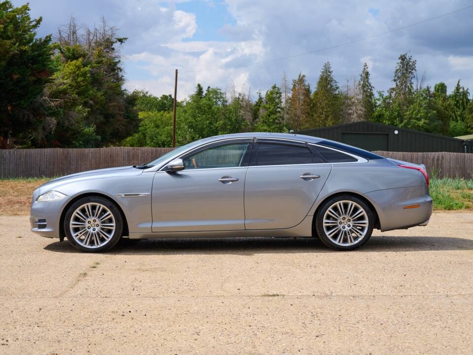 Bild 2/50 von Jaguar XJ 5.0 (2010)