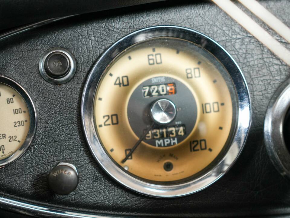 Image 47/50 of Austin-Healey 3000 Mk II (BJ7) (1964)