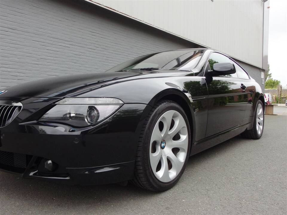 Image 31/97 de BMW 645Ci (2004)