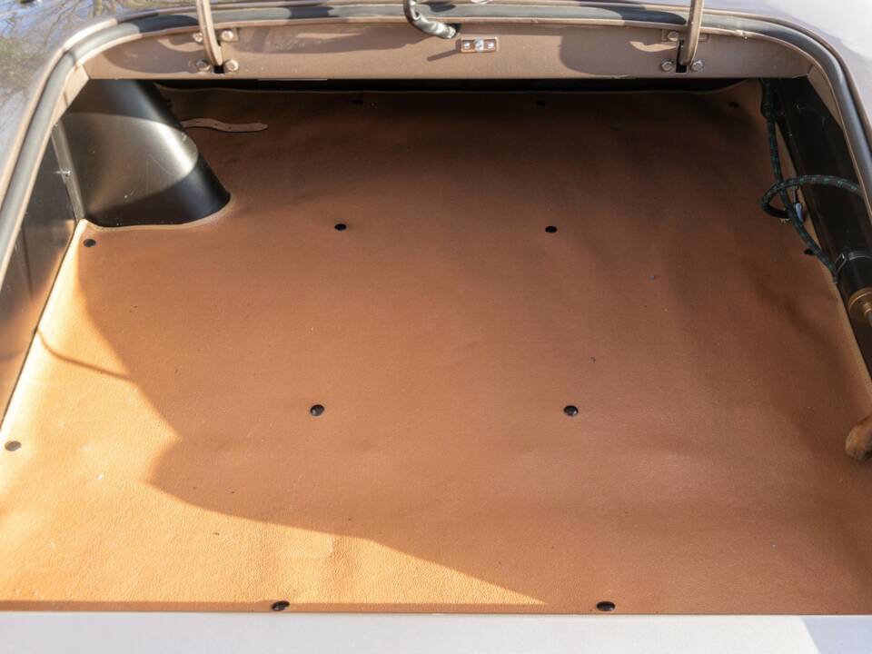 Image 32/50 of Jaguar XK 120 OTS (1952)