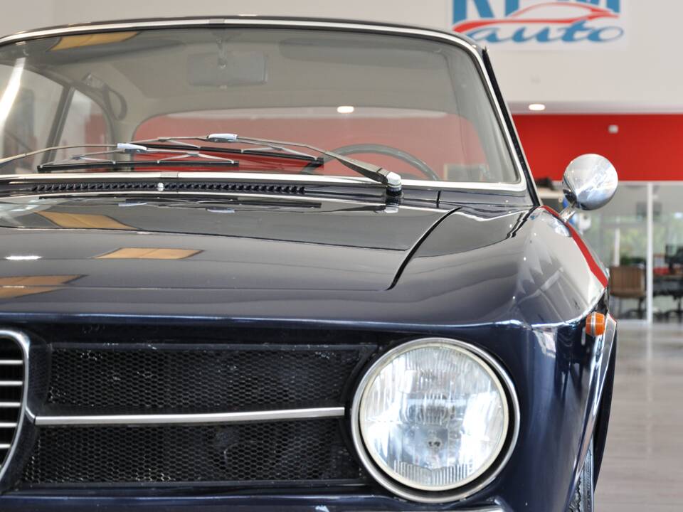 Bild 27/30 von Alfa Romeo Giulia GT 1300 Junior (1971)