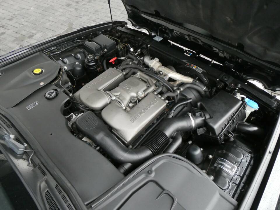 Image 15/21 of Jaguar XJR 4.0 (2001)