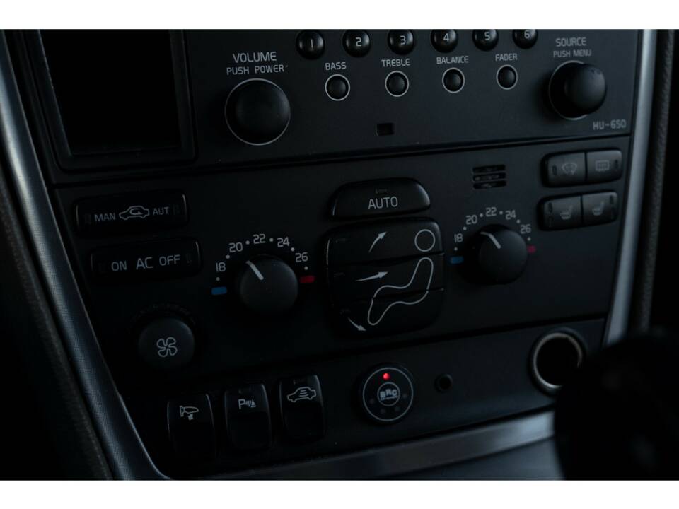 Image 40/43 of Volvo V 70 2.4 (2007)