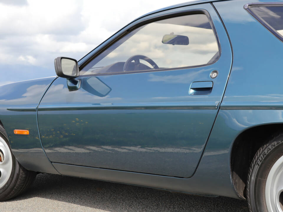 Bild 37/48 von Porsche 928 (1978)