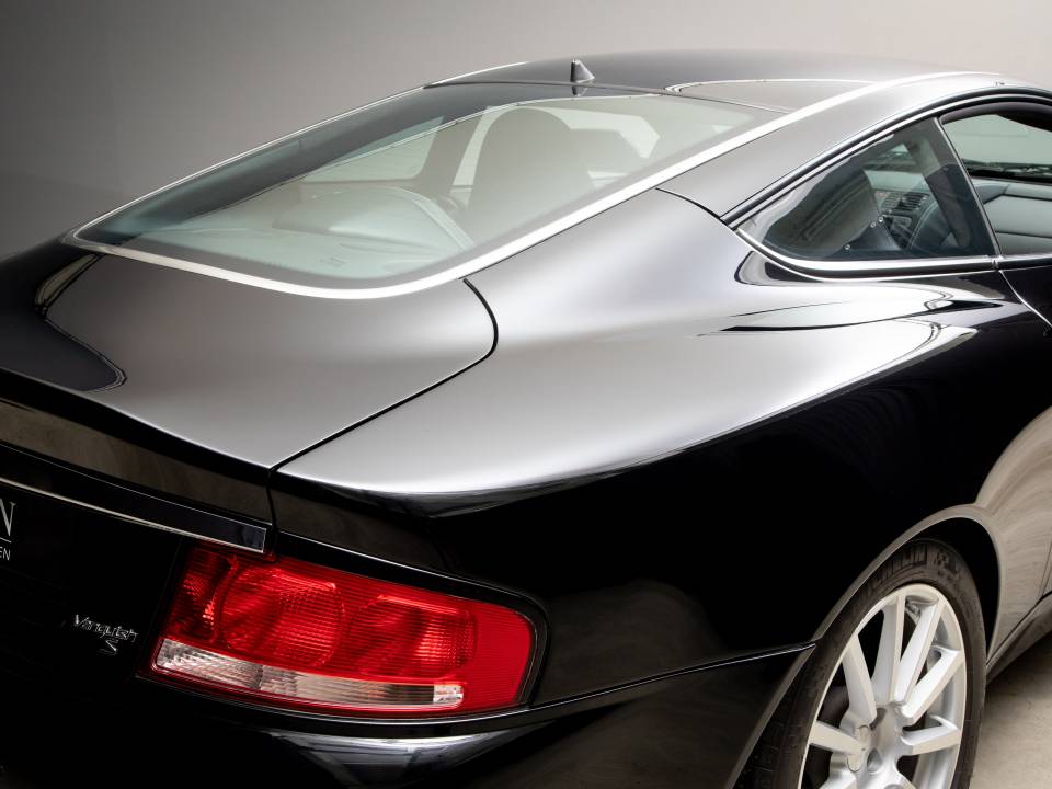 Imagen 17/47 de Aston Martin V12 Vanquish S Ultimate Edition (2010)