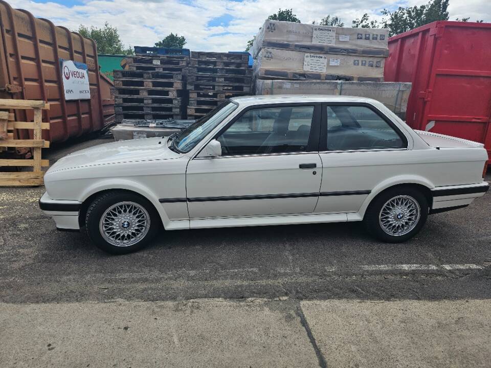 Image 13/15 of BMW 325ix (1990)