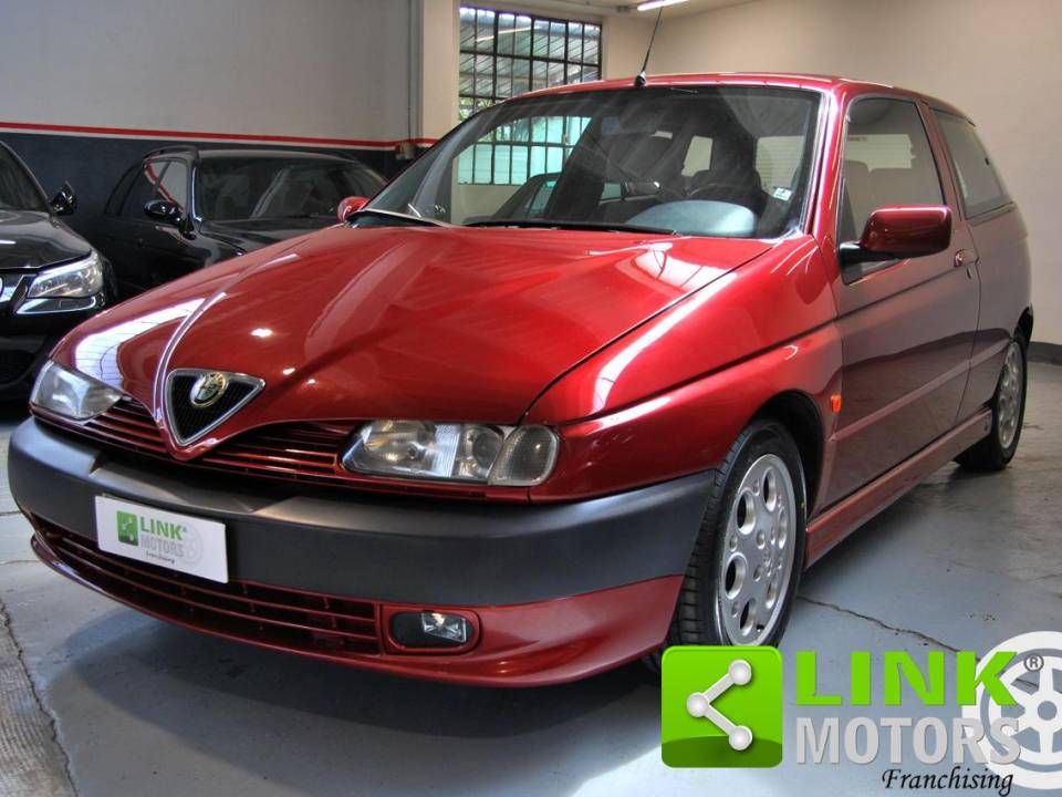 Immagine 3/10 di Alfa Romeo GTV 2.0 Twin Spark (1996)