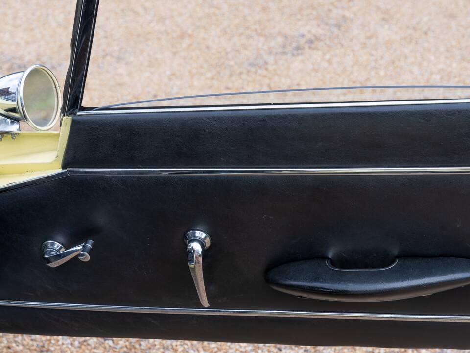 Image 33/40 de Jaguar Type E 4.2 (1966)