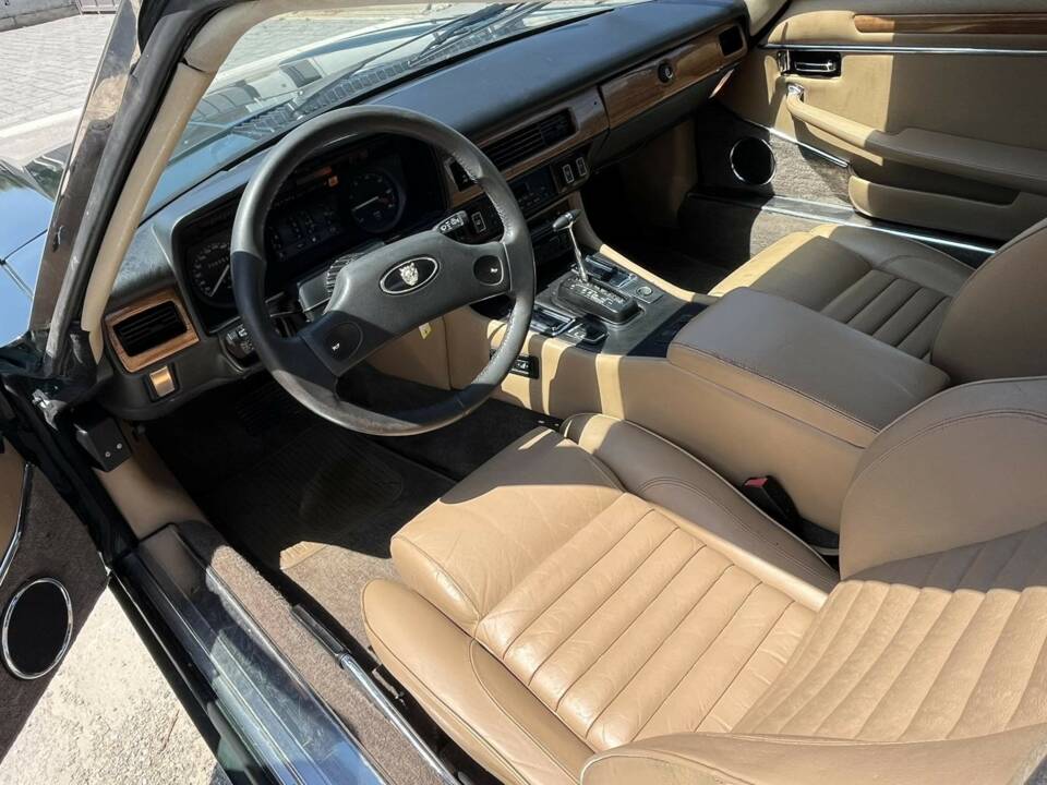 Image 5/6 of Jaguar XJ-S V12 (1989)