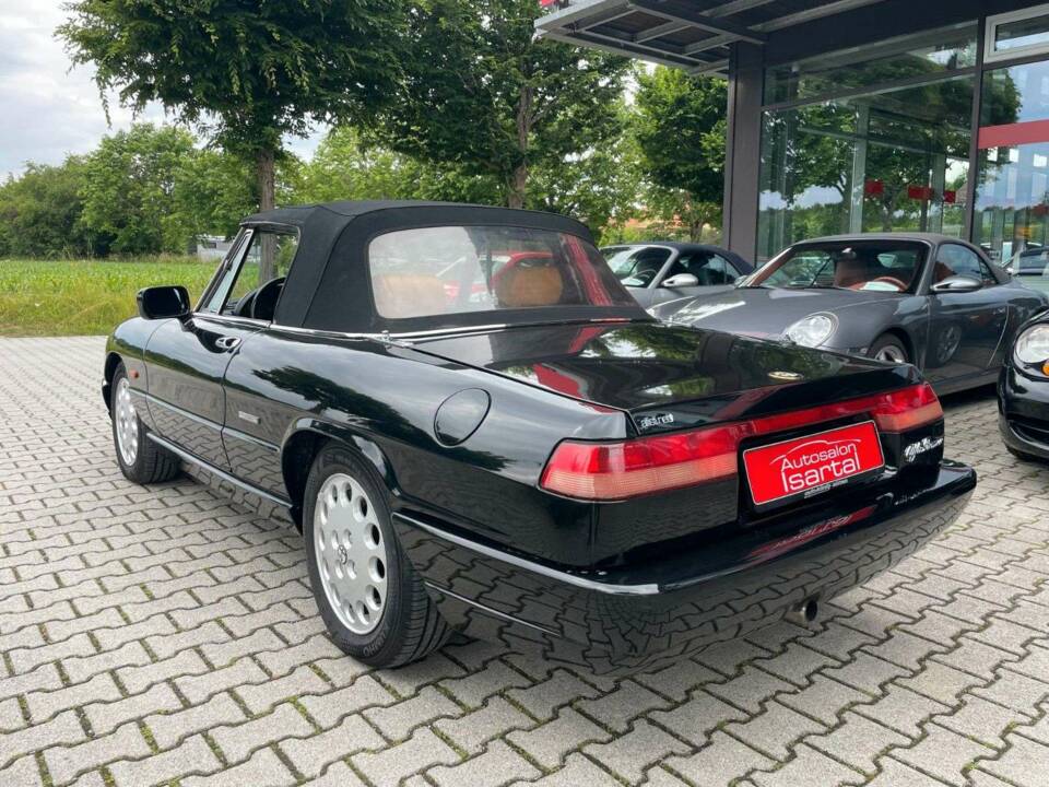 Immagine 6/18 di Alfa Romeo 2.0 Spider (1993)