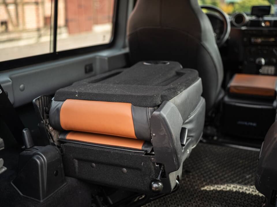 Image 21/42 of Land Rover Defender 90 (2015)