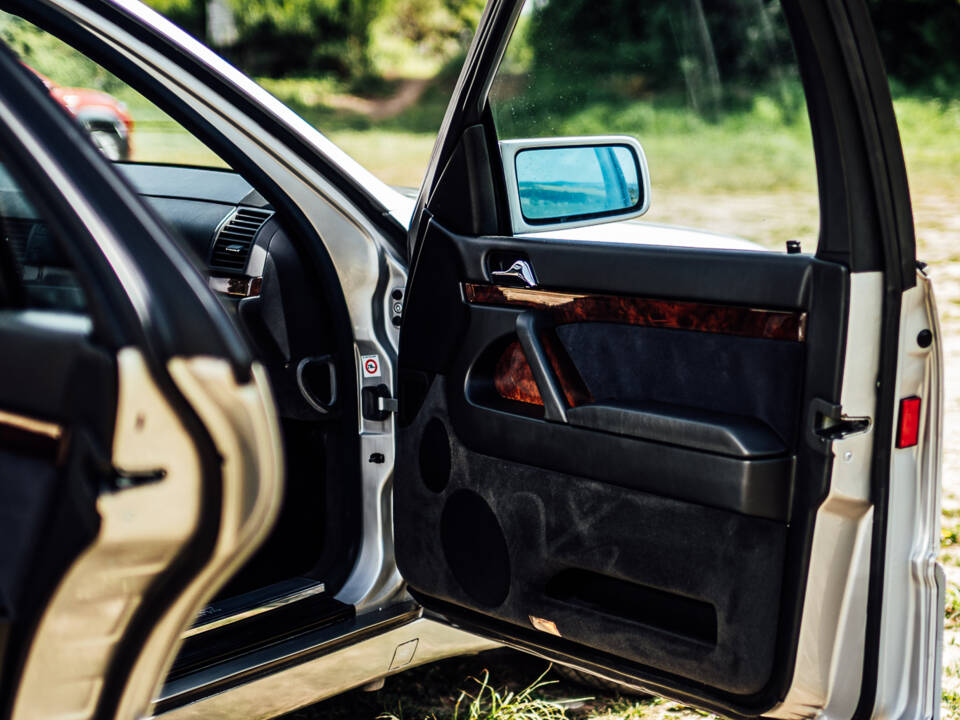 Image 20/57 de Mercedes-Benz 500 SE (1992)