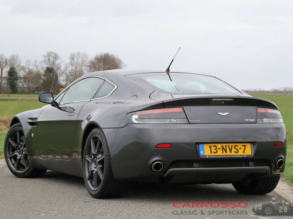 Image 2/37 de Aston Martin V8 Vantage (2005)