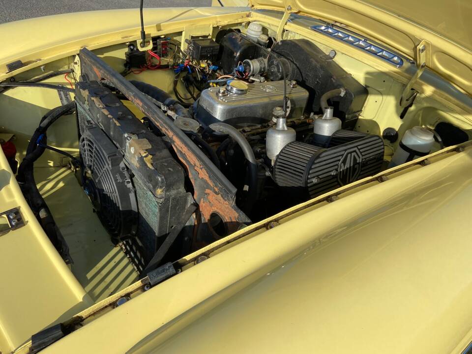 Image 11/20 of MG MGB GT (1967)