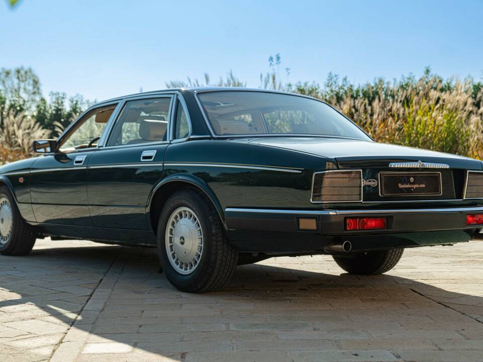 Image 6/50 de Daimler XJ 6 4.0 (1991)