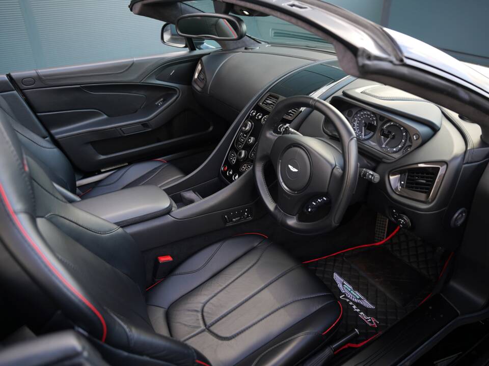 Image 12/50 of Aston Martin Vanquish S Volante (2018)