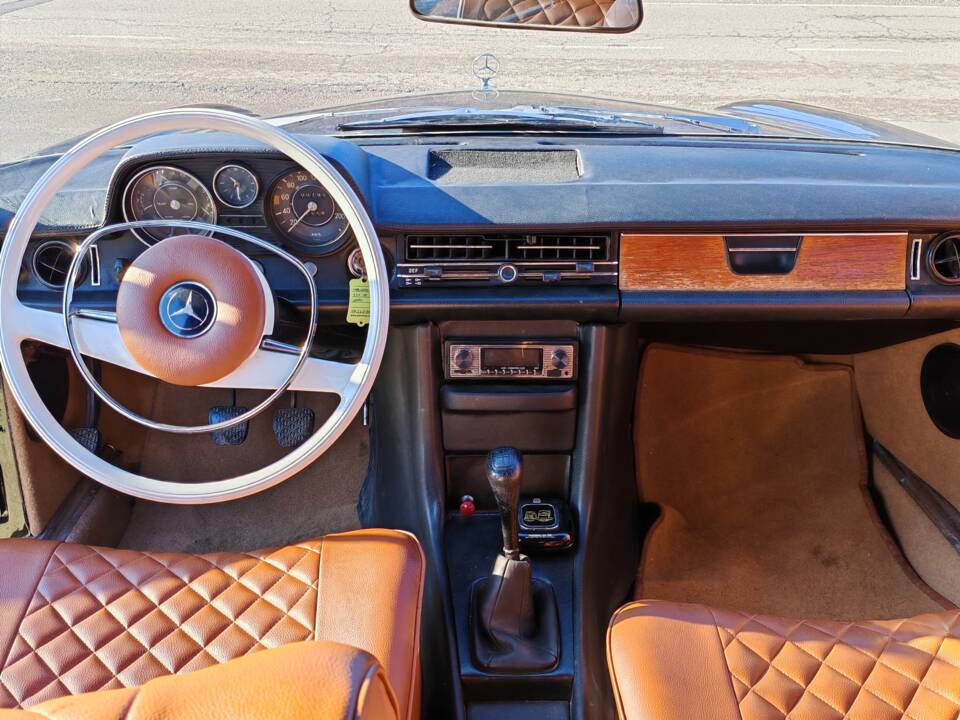 Bild 39/42 von Mercedes-Benz 250 C (1970)