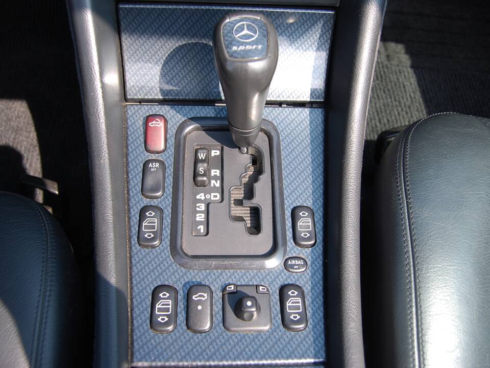 Image 29/46 of Mercedes-Benz CLK 200 (1999)
