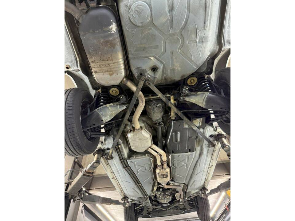 Image 33/36 of Mercedes-Benz E 200 (1994)