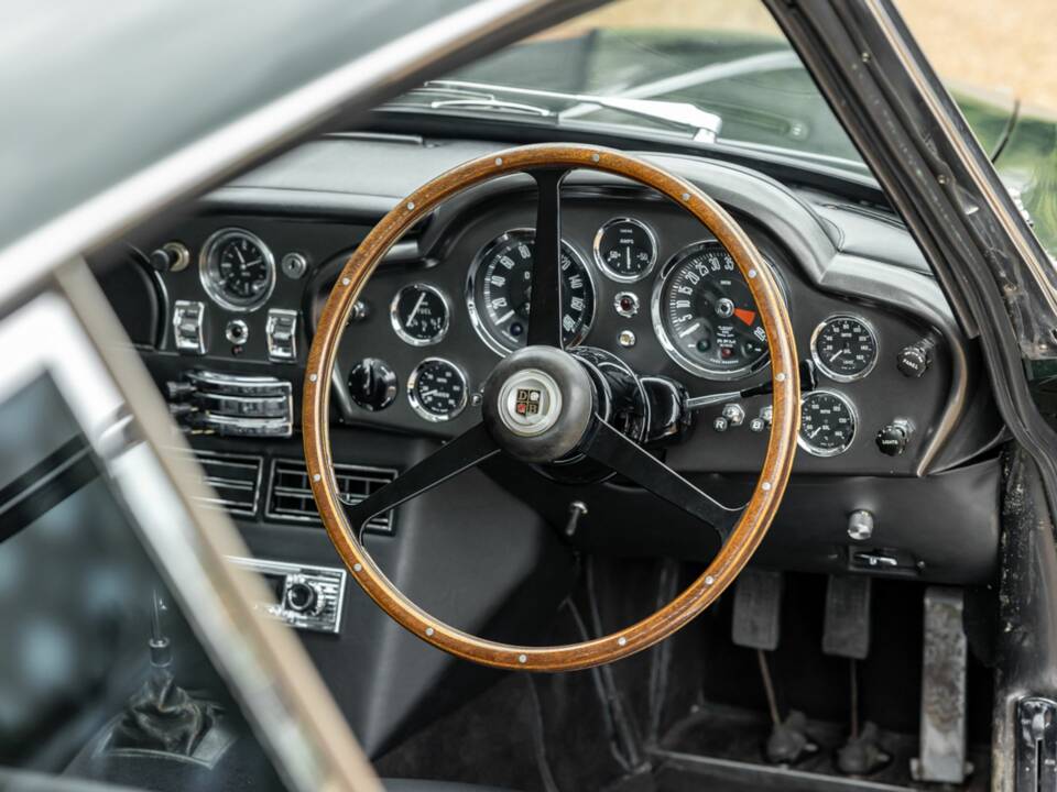 Afbeelding 30/50 van Aston Martin DB 6 (1967)
