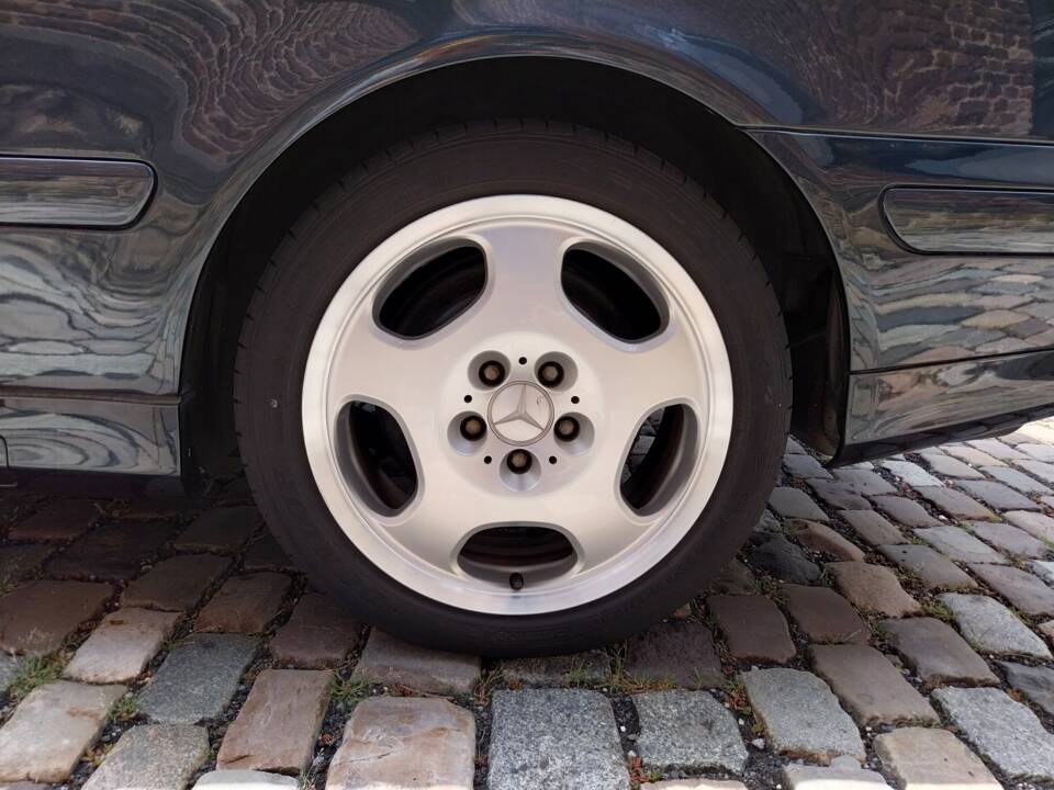 Afbeelding 10/32 van Mercedes-Benz CLK 230 Kompressor (2001)