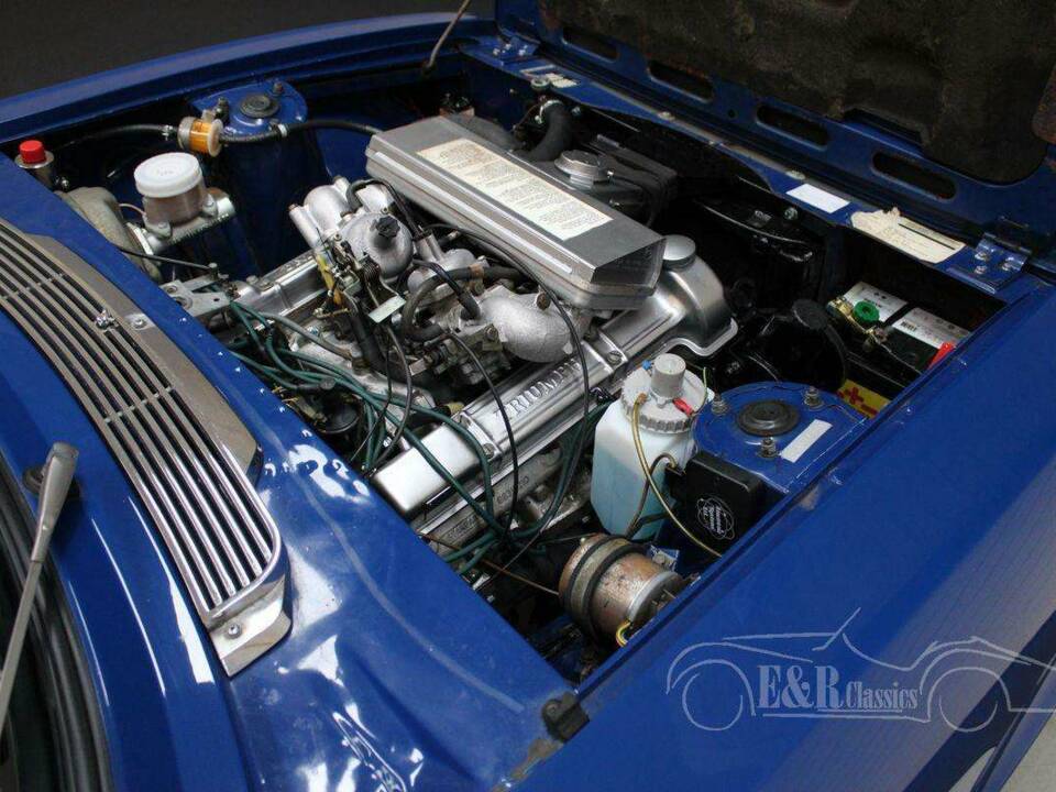 Image 3/19 of Triumph Stag (1975)