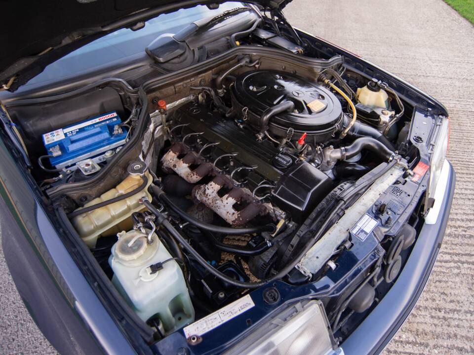 Bild 20/30 von Mercedes-Benz 300 CE (1992)