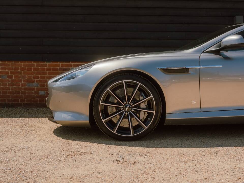 Image 25/96 of Aston Martin DB 9 GT "Bond Edition" (2015)